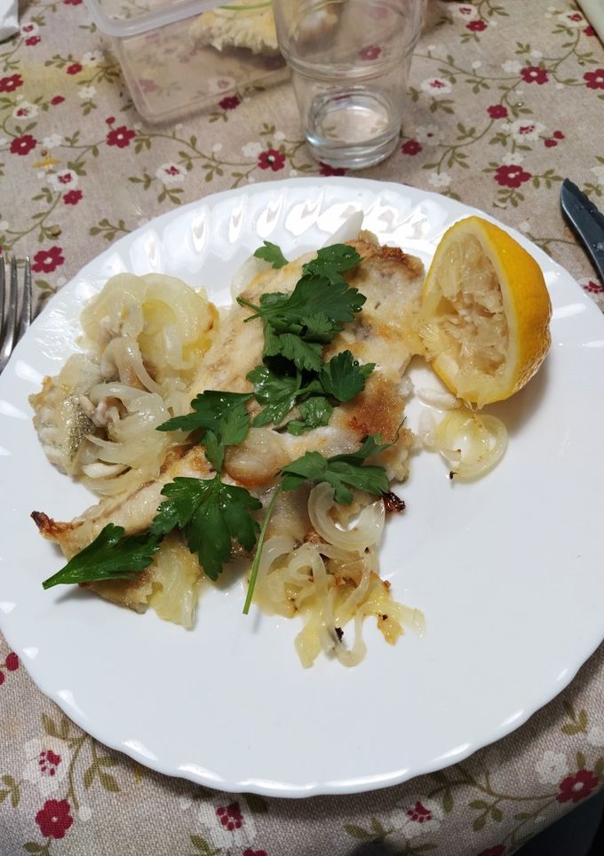 Una foto de Rodaballo al horno con cava extremeño