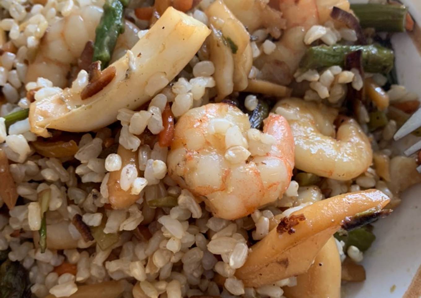 Arroz integral con verduritas, sepia y gamba