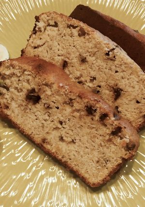 Una foto de Panqué de plátano, chía y chispas de chocolate delicioso y ultranutritivo