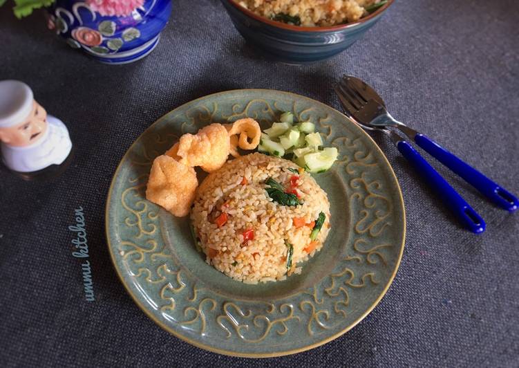 Langkah Mudah untuk Menyiapkan Nasi goreng cina ala ummu felisha😄 yang Sempurna