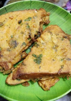 ब्रेड पकौड़ा (Bread pakoda recipe in hindi) रेसिपी मुख्य फोटो