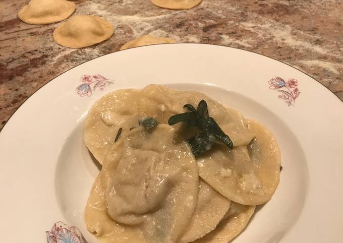 Mushrooms and ricotta ravioli (V) with butter and sage