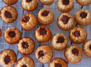 Une photo de Financiers noix de coco coeur chocolat