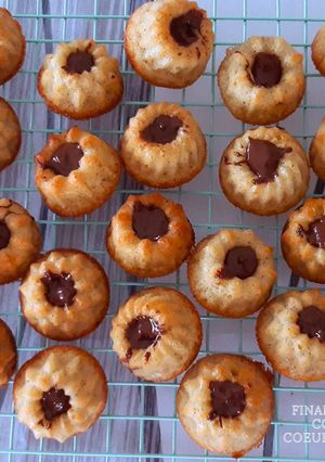Une photo de Financiers noix de coco coeur chocolat