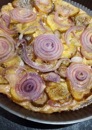 Une photo de Tarte tatin figues/oignon/ chèvre/bacon