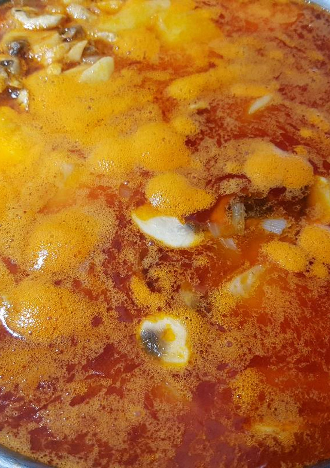 Una foto de Patatas, champiñones, y...😋🥔🍄