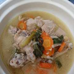 A picture of Ayam sop.