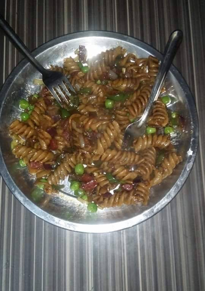 स्पाइसी वेज पास्ता (Spicy Veg pasta recipe in hindi) रेसिपी मुख्य फोटो