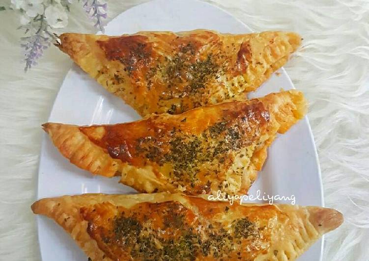 Bahan-bahan Tuna puff pastry yang lezat dan Mudah Dibuat
