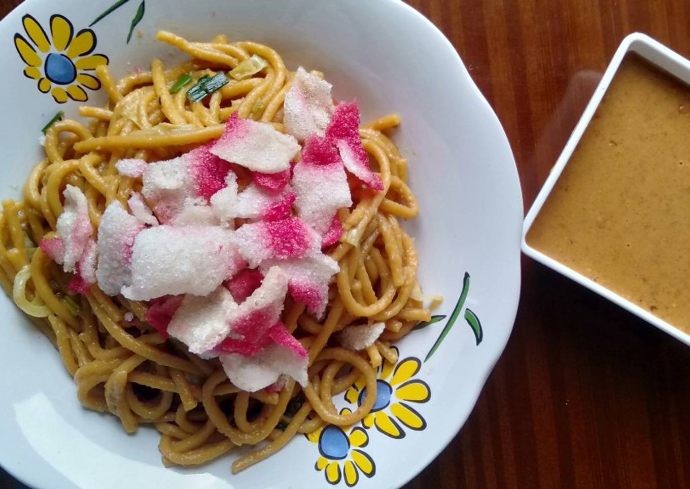 Mie Lidi Goreng Siram Bumbu Pecal Mertua