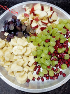 मिक्स फ्रूट्स चाट (mix fruit chaat recipe in Hindi) रेसिपी मुख्य फोटो