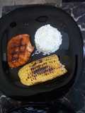Pechuga de pollo con arroz blanco y elote asado