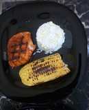 Pechuga de pollo con arroz blanco y elote asado
