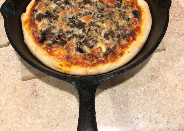 Homemade pan pizza