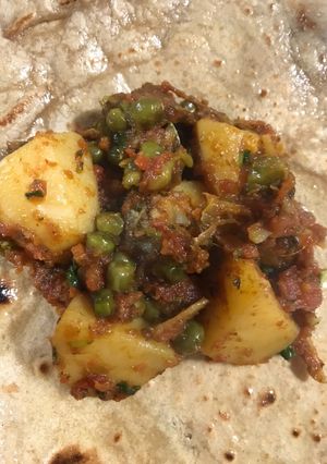 A picture of Aloo matar gajar.