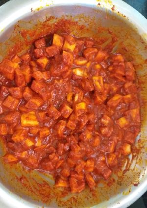 A picture of Radish pickle.