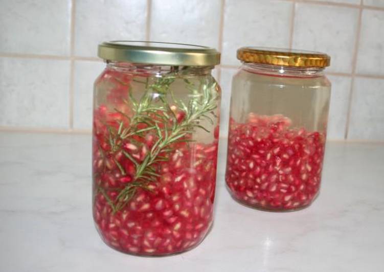 Steps to Make Perfect Pomegranate vinegar