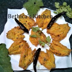 A picture of Kumro Phool Bhaja (Pumpkin Flowers Pakora - Bengali style).