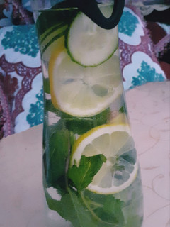 A picture of Detox Water.