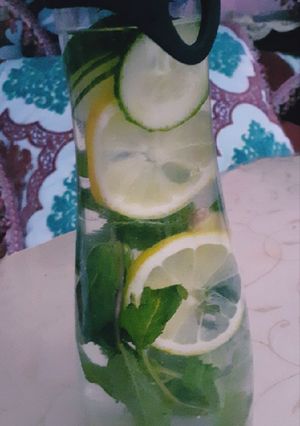 A picture of Detox Water.