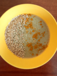 A picture of Avocado banana oat porrige.