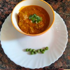 A picture of Steamed peas kofta curry.