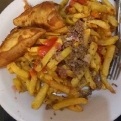 A picture of Chips with minced meat.