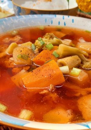 Hình của món Canh rau củ nấu xương gà.
