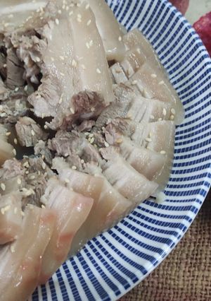 一鍋多菜料理-蒜泥白肉 的食譜成品照片