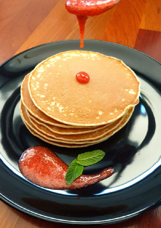 Una foto de Pancakes con coulis de fresa