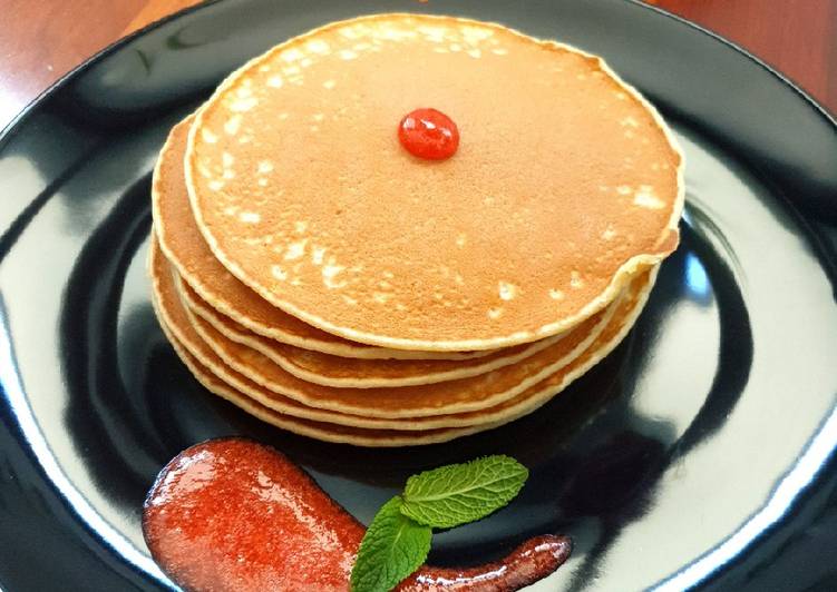 Pancakes con coulis de fresa
