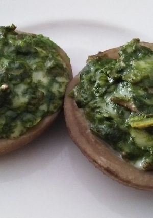 Una foto de Corazones de alcachofas rellenos