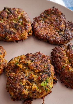 Una foto de Hamburguesas de Pollo y Brócoli