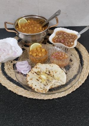 A picture of Chur Chur Naan Thali Chole Imli pyaaz chutney laccha pyaaz Chur chur Naan (Punjabi Dinner Thali).