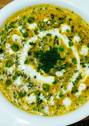 A picture of Restaurant style methi matar malai.