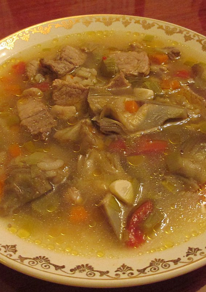 Una foto de Sopa de alcachofascon carne magra de cerdo