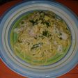 Tallarines en salsa amarrilla y pollo