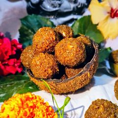 A picture of Coconut jaggery ladoo.