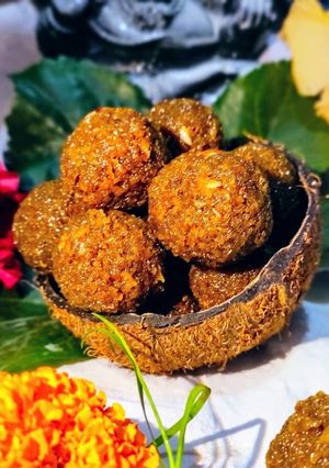 A picture of Coconut jaggery ladoo.
