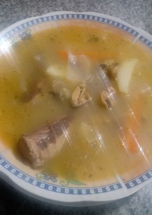Una foto de Sopita de mariscos enlatados 🍲