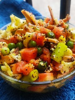 मिक्स भाज्यांचे लोणचे (mix bhajyanche lonche recipe in marathi) रेसिपी चे मुख्य फोटो