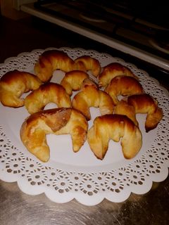 Una foto de Medialunas económicas😍🥐 *Sin manteca*