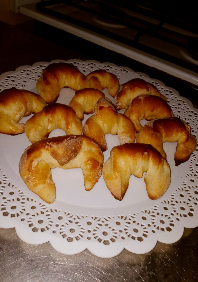 Una foto de Medialunas económicas😍🥐 *Sin manteca*