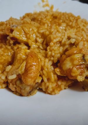 Una foto de Arroz meloso con alitas de pollo 🐓🐔