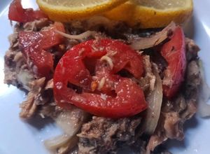 Una foto de Ensalada de Caballa con Limón  Tomate y Cebolla