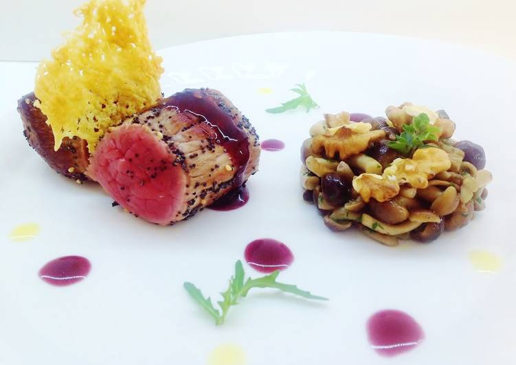 Medaglioni di fassone con riduzione di chianti e pioppini con noci