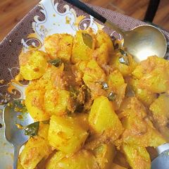 A picture of Khaty Aloo.