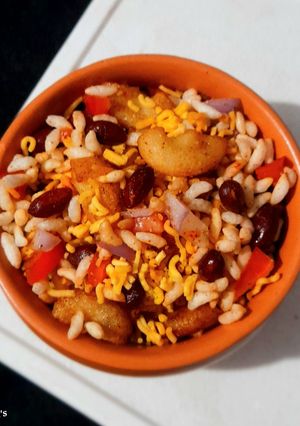 A picture of Crispy Macaroni Bhel.