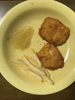 A picture of Fish and chips with Toyohira honey.