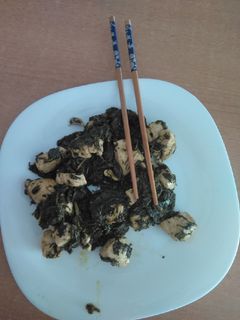 Una foto de Espinacas con pollo a la soja y teriyaki
